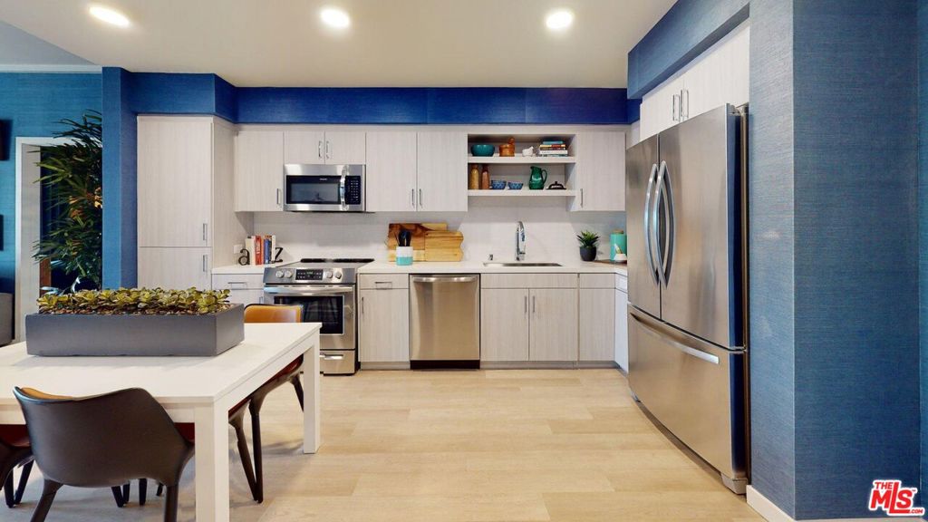 160 S Ventura Avenue 135-203