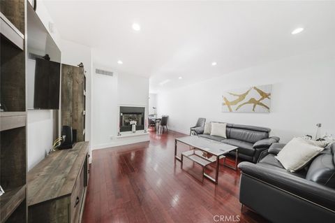 Photo of 9775 Via Roma, Burbank, CA 91504 (MLS # GD25269762)