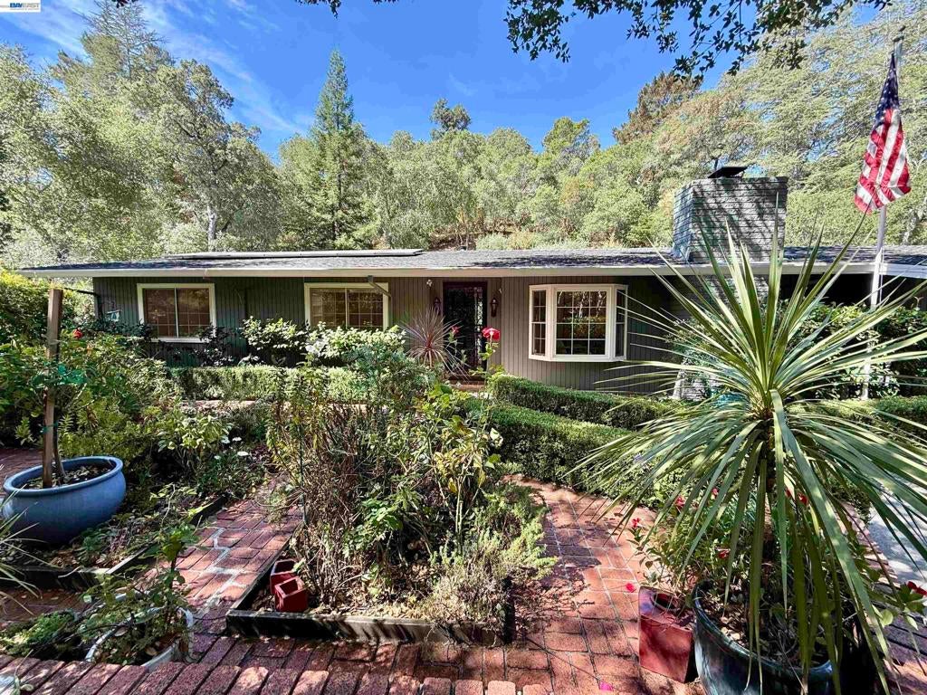 516 Moraga Way
