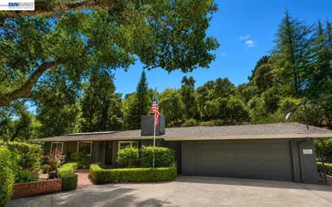 Photo of 516 Moraga Way, Orinda, CA 94563 (MLS # 41142812)