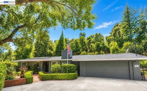 Photo of 516 Moraga Way, Orinda, CA 94563 (MLS # 41142812)
