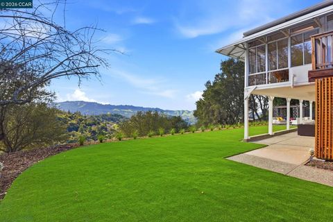 Photo of 128 Diablo View Dr, Orinda, CA 94563 (MLS # 41124015)