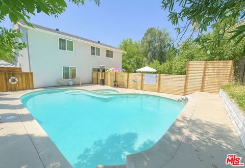 Photo of 3952 Patrick Henry Place, Agoura Hills, CA 91301 (MLS # 25598525)