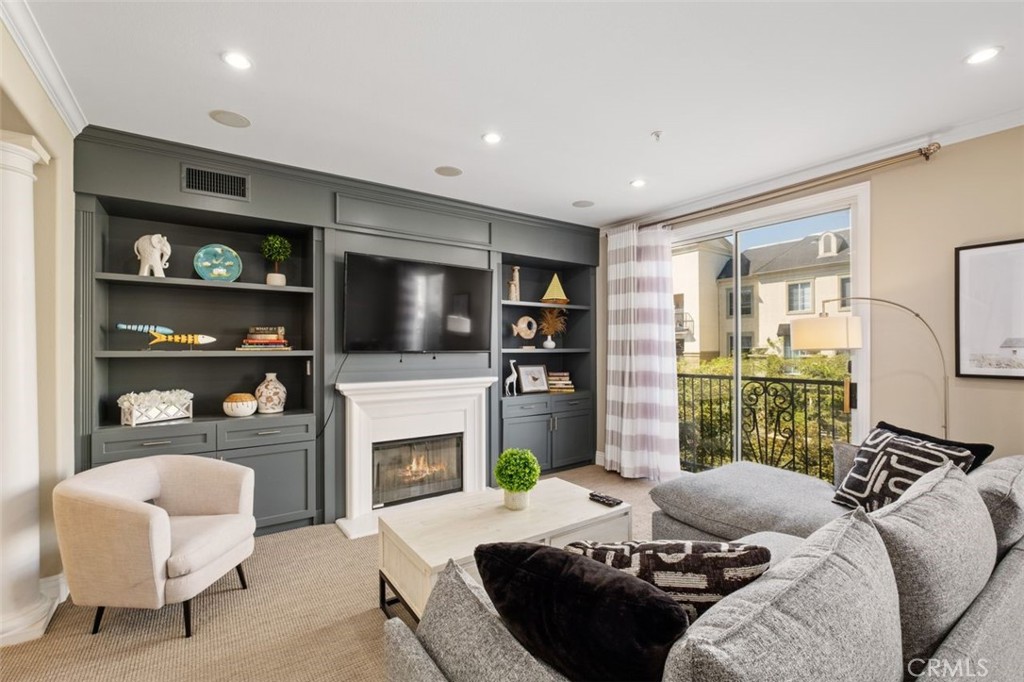 3372 Watermarke Place