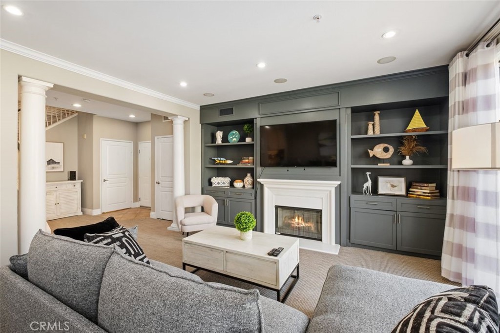 3372 Watermarke Place