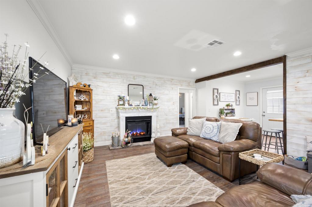 586 DEL MAR AVE