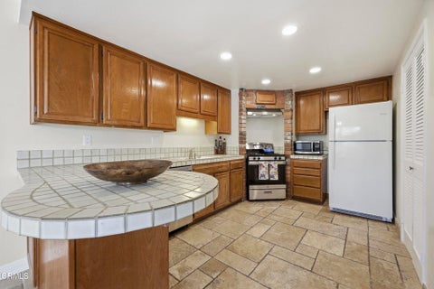 Tiny photo for 2608 Calle Elegante #44, Thousand Oaks, CA 91360 (MLS # V1-39347)