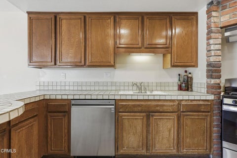 Tiny photo for 2608 Calle Elegante #44, Thousand Oaks, CA 91360 (MLS # V1-39347)