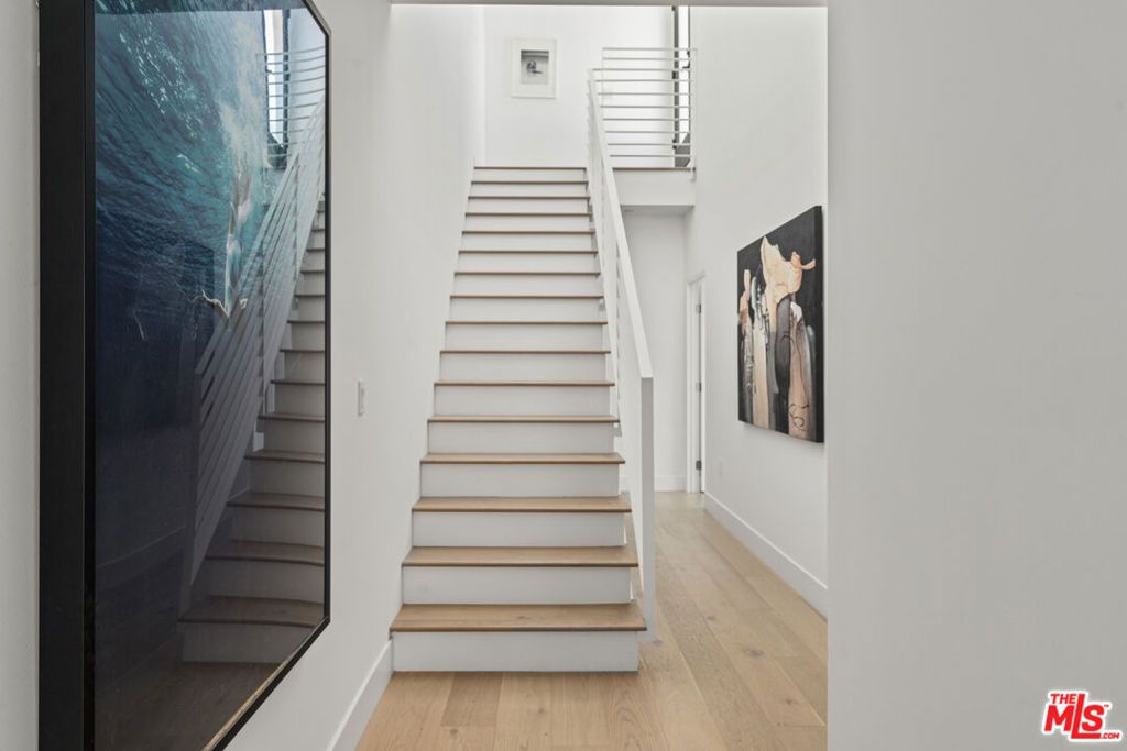Photo of 5036 W Pickford Street, Los Angeles, CA 90019 (MLS # 25580719)