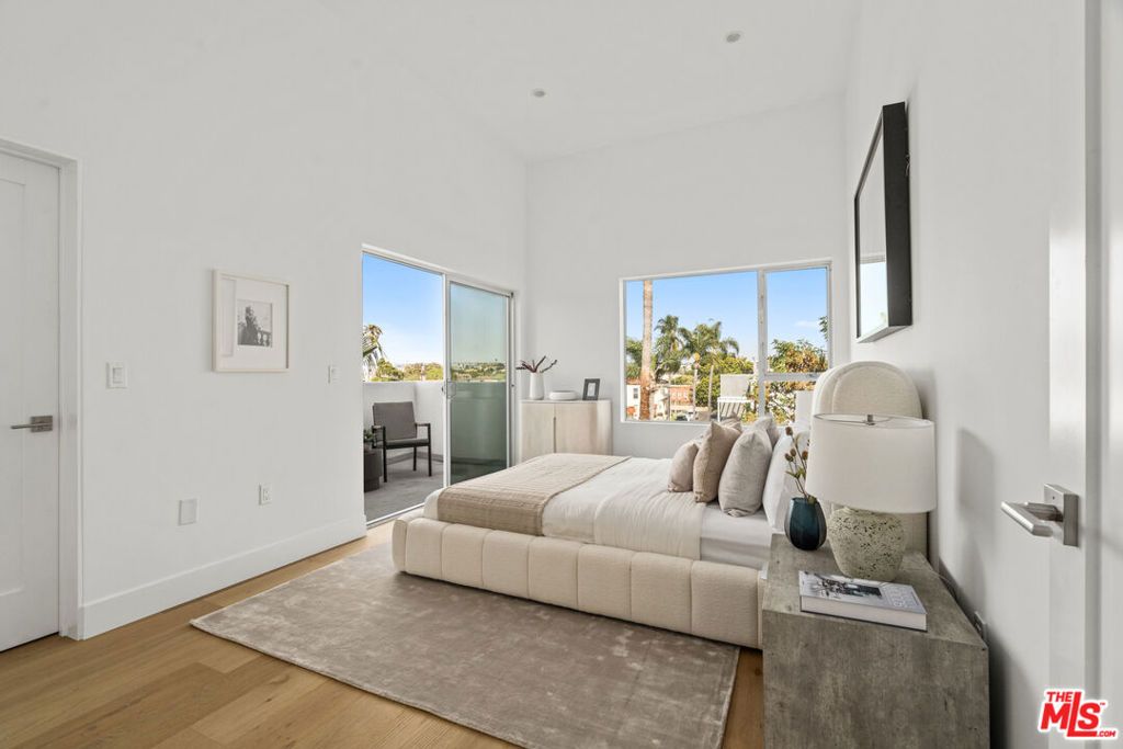 Photo of 5036 W Pickford Street, Los Angeles, CA 90019 (MLS # 25580719)