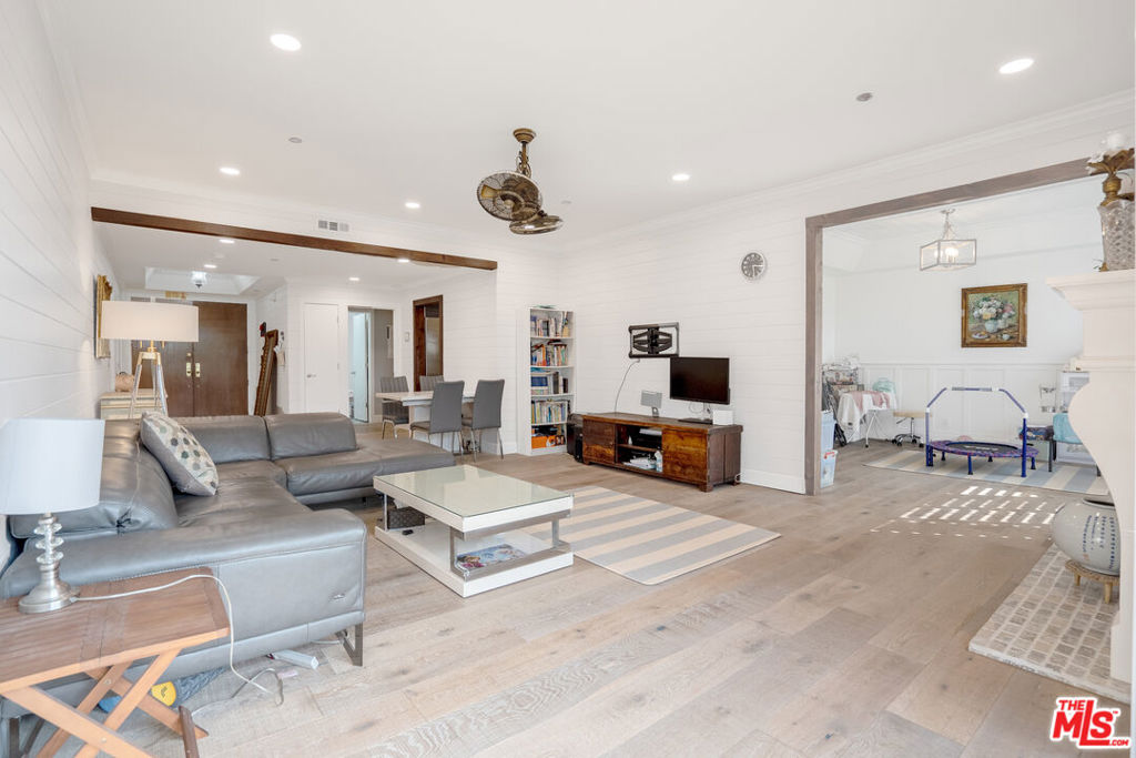 Properties 4 125 N Gale Drive 205