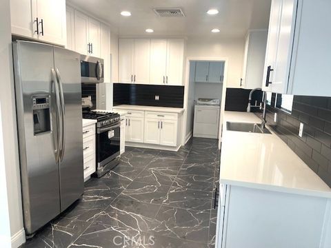 Photo of 4921 Enfield Ave, Encino, CA 91316 (MLS # SR25240926)