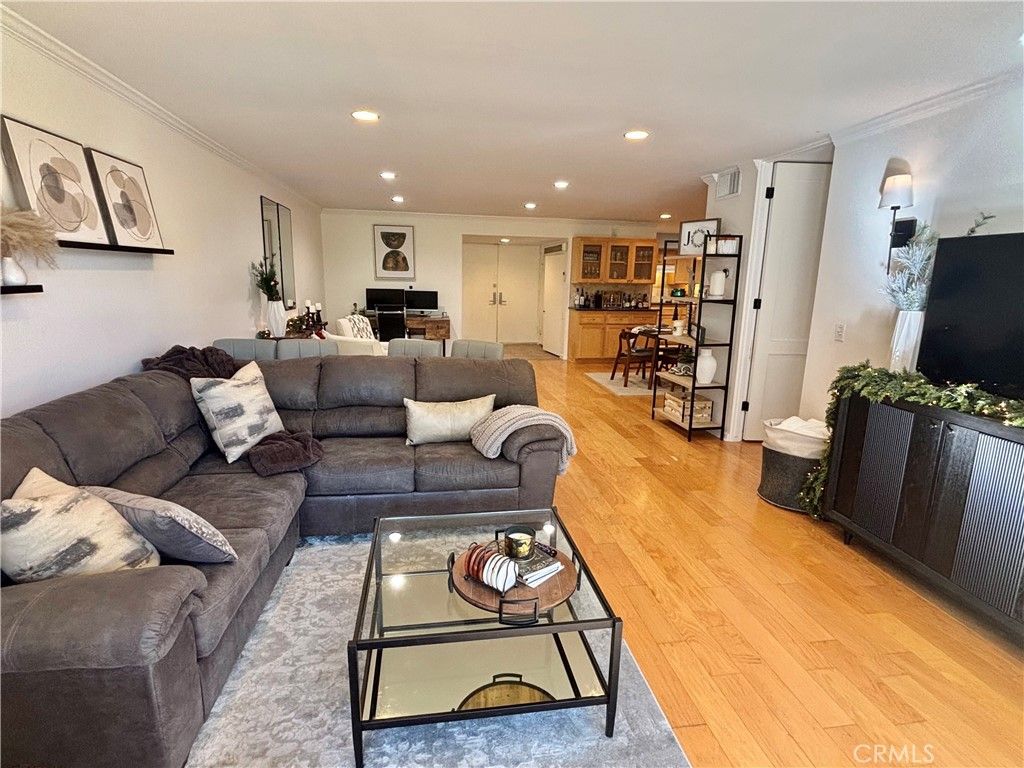 Photo of 10633 Kinnard #1, Los Angeles, CA 90024 (MLS # SR26011262)