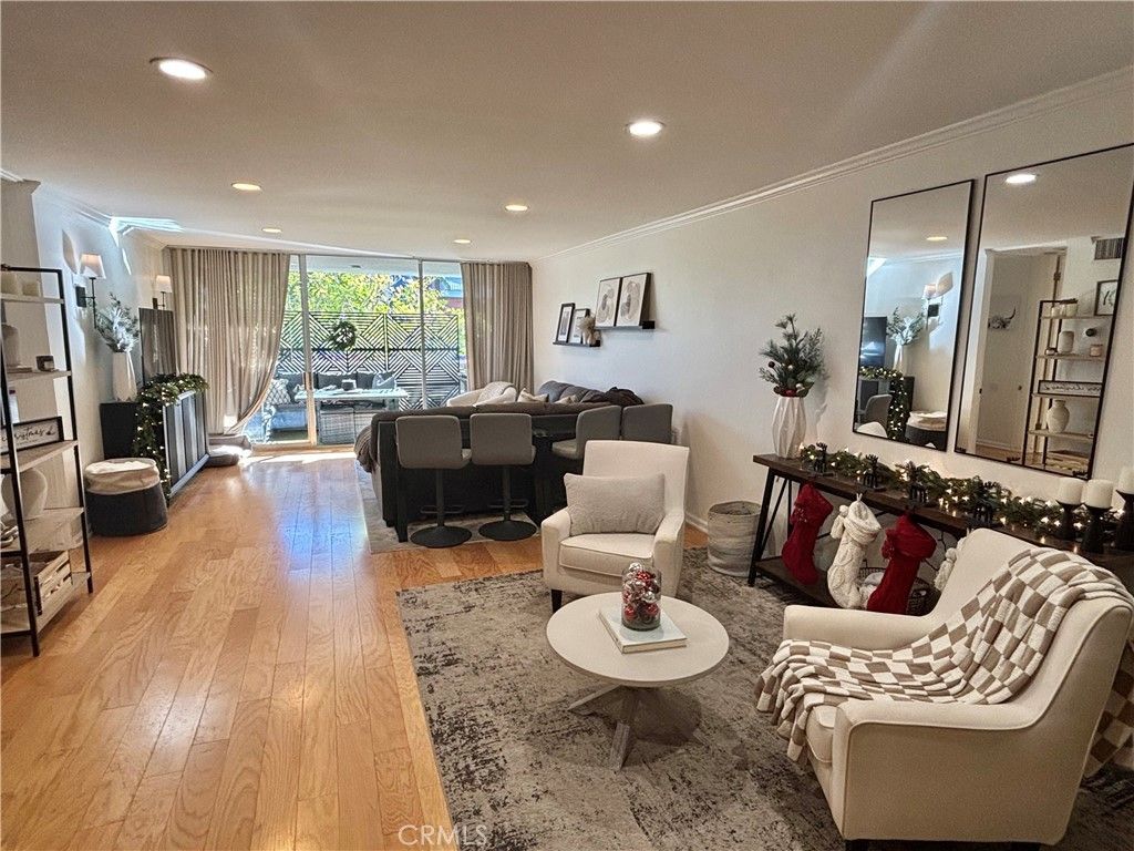 Photo of 10633 Kinnard #1, Los Angeles, CA 90024 (MLS # SR26011262)