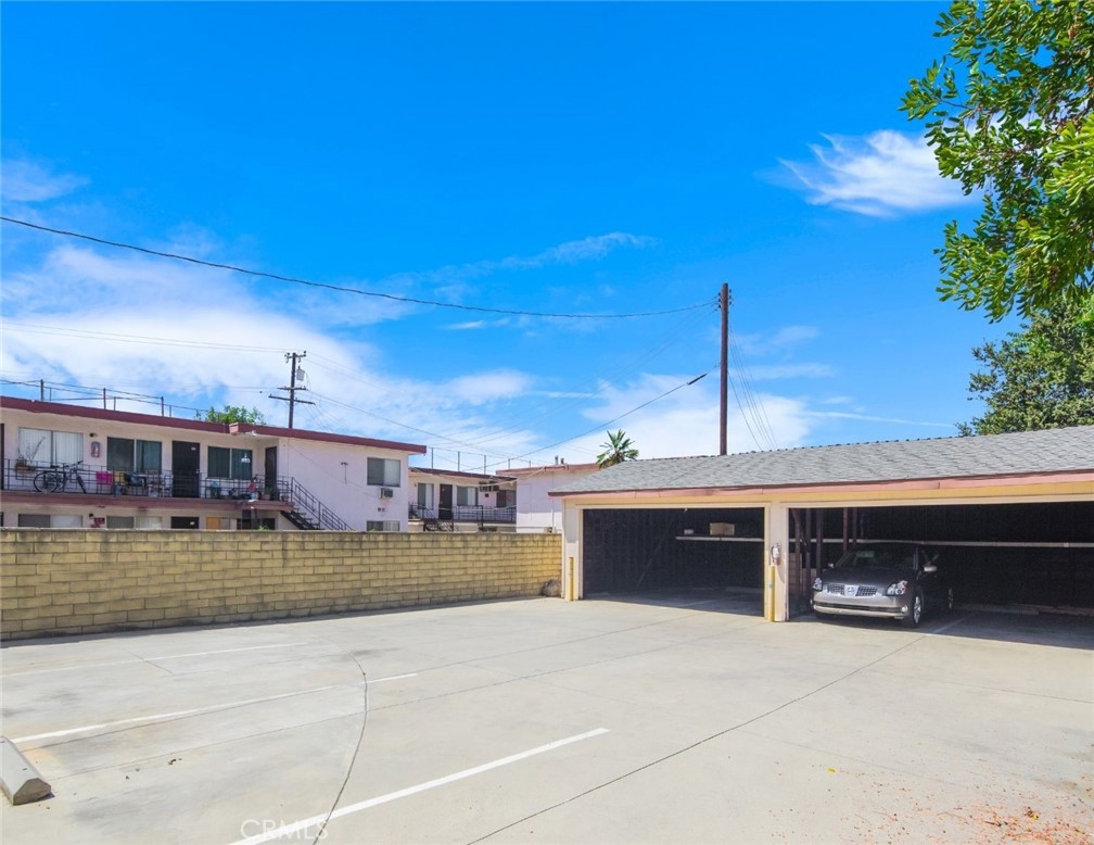 1013 1025 E Hellman Avenue