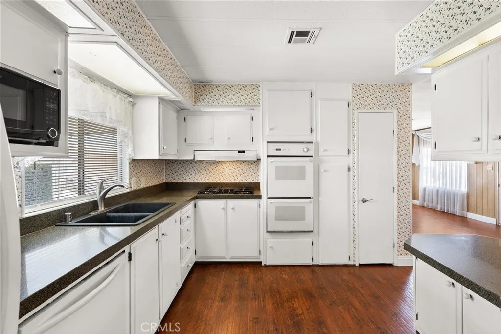 Harbor City, California 90710, United States, 2 Bedrooms Bedrooms, ,2 BathroomsBathrooms,Residential,Active,121379