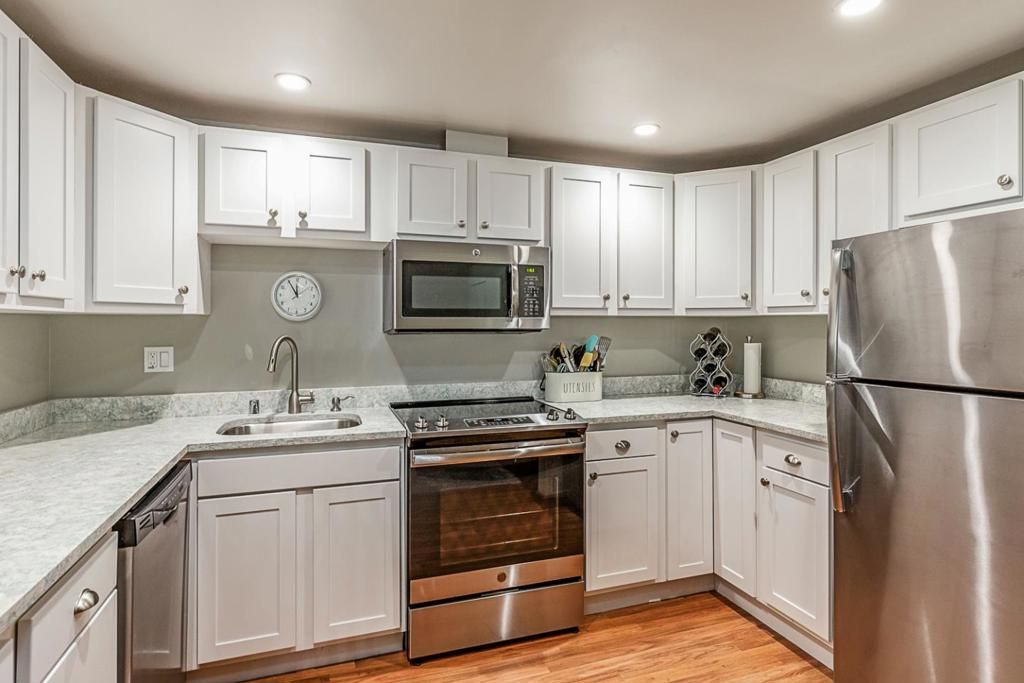 Photo of 1033 Crestview Drive #308, Mountain View, CA 94040 (MLS # ML82032097)