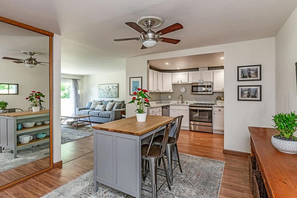 Photo of 1033 Crestview Drive #308, Mountain View, CA 94040 (MLS # ML82032097)