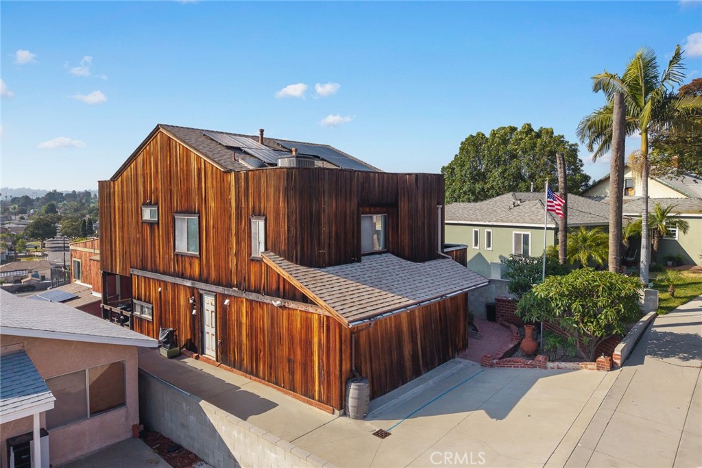 1145 Knoll Drive
