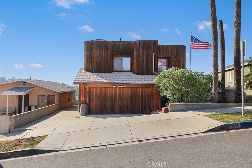 1145 Knoll Drive