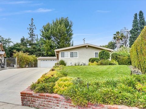 Photo of 17113 Aviva Court, Granada Hills, CA 91344 (MLS # SR26107693)