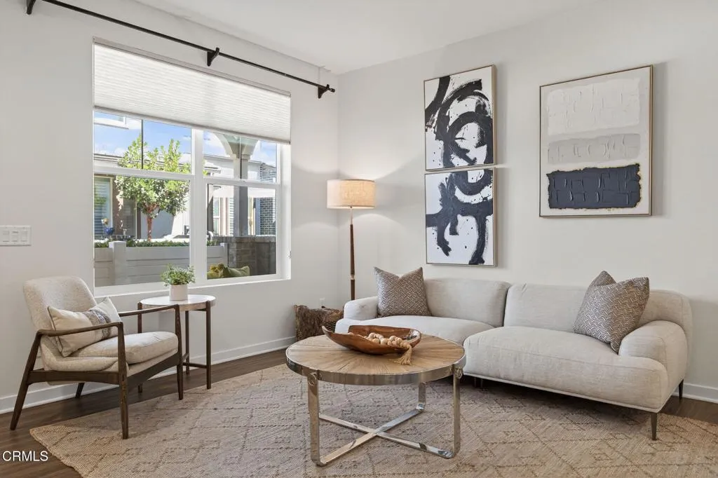 Simi Valley, California 93065, United States, 3 Bedrooms Bedrooms, ,3 BathroomsBathrooms,Residential,Pending,185569