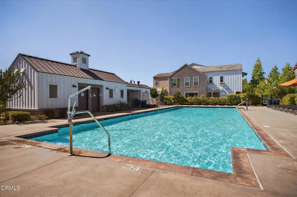 Simi Valley, California 93065, United States, 3 Bedrooms Bedrooms, ,3 BathroomsBathrooms,Residential,Pending,185569