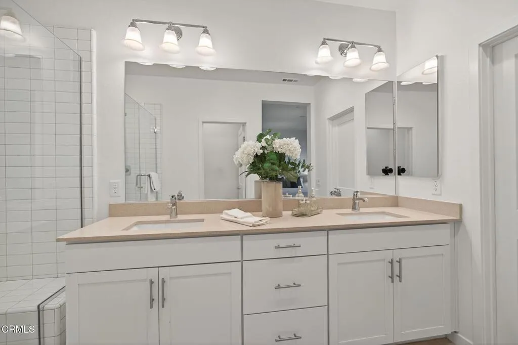 Simi Valley, California 93065, United States, 3 Bedrooms Bedrooms, ,3 BathroomsBathrooms,Residential,Pending,185569