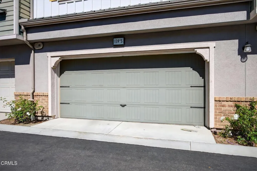 Simi Valley, California 93065, United States, 3 Bedrooms Bedrooms, ,3 BathroomsBathrooms,Residential,Pending,185569