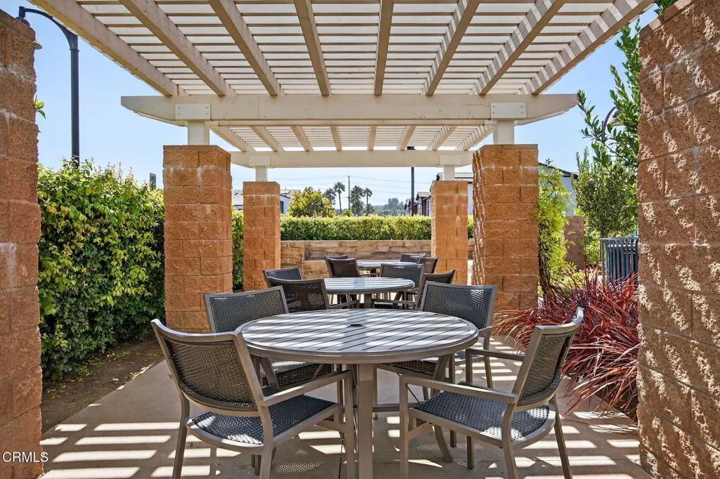 Simi Valley, California 93065, United States, 3 Bedrooms Bedrooms, ,3 BathroomsBathrooms,Residential,Pending,185569