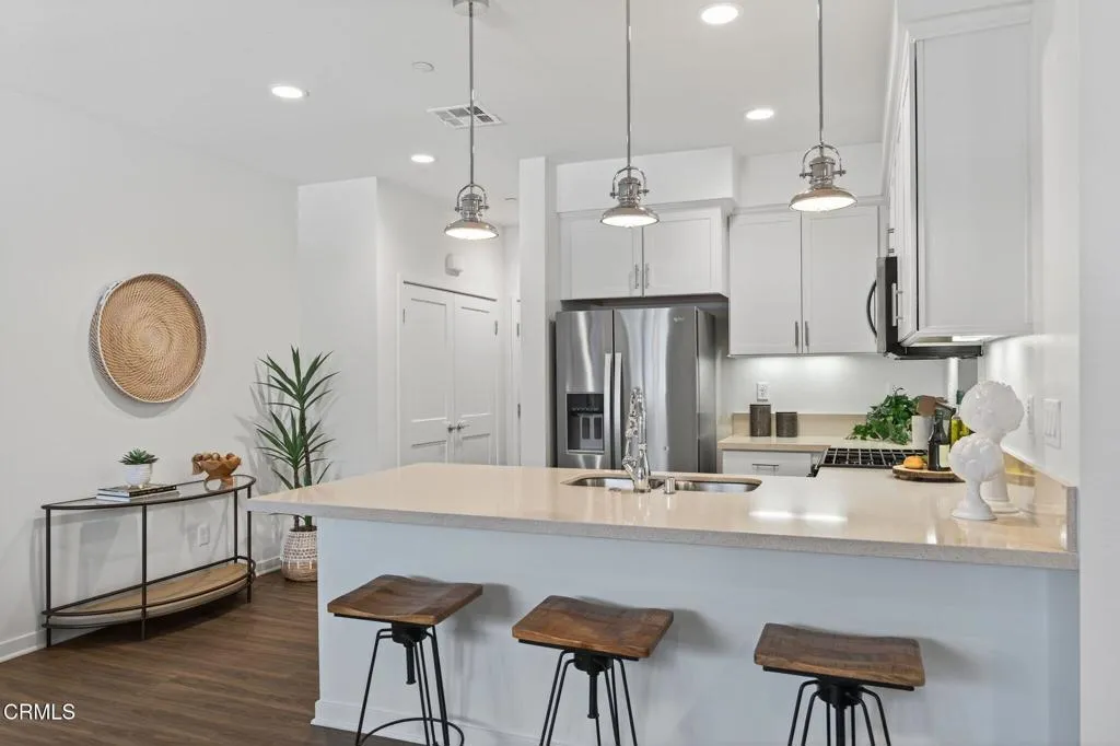 Simi Valley, California 93065, United States, 3 Bedrooms Bedrooms, ,3 BathroomsBathrooms,Residential,Pending,185569