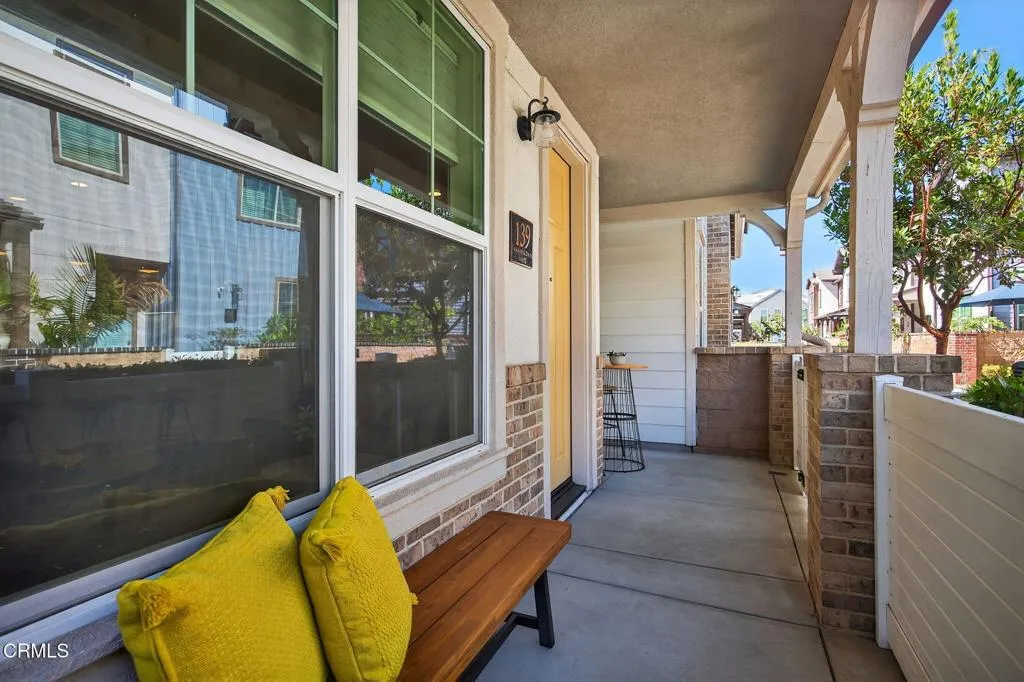 Simi Valley, California 93065, United States, 3 Bedrooms Bedrooms, ,3 BathroomsBathrooms,Residential,Pending,185569