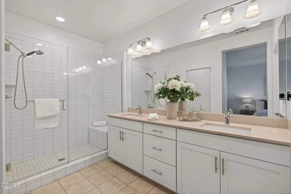 Simi Valley, California 93065, United States, 3 Bedrooms Bedrooms, ,3 BathroomsBathrooms,Residential,Pending,185569