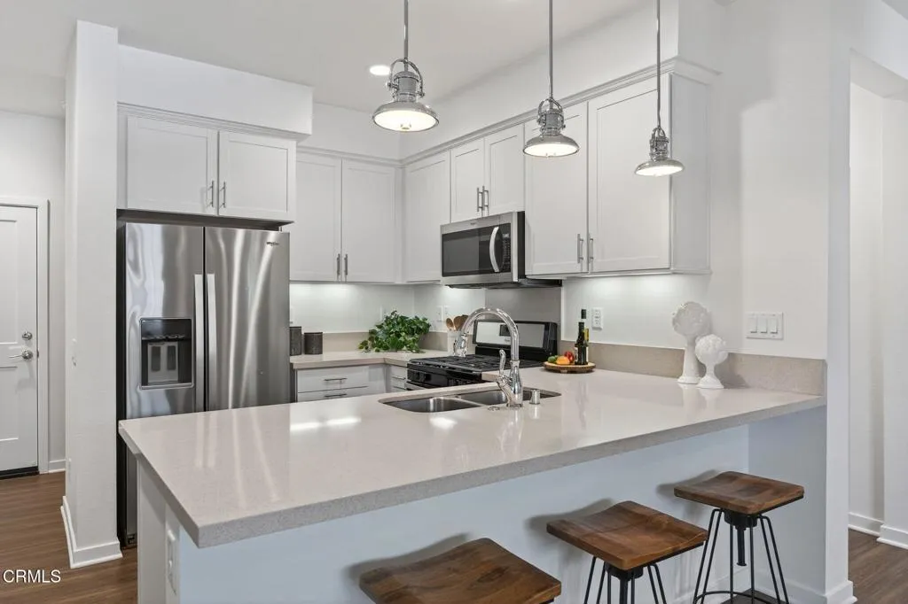 Simi Valley, California 93065, United States, 3 Bedrooms Bedrooms, ,3 BathroomsBathrooms,Residential,Pending,185569