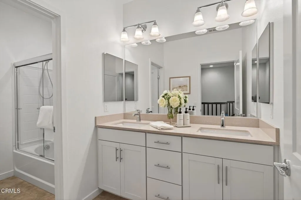 Simi Valley, California 93065, United States, 3 Bedrooms Bedrooms, ,3 BathroomsBathrooms,Residential,Pending,185569