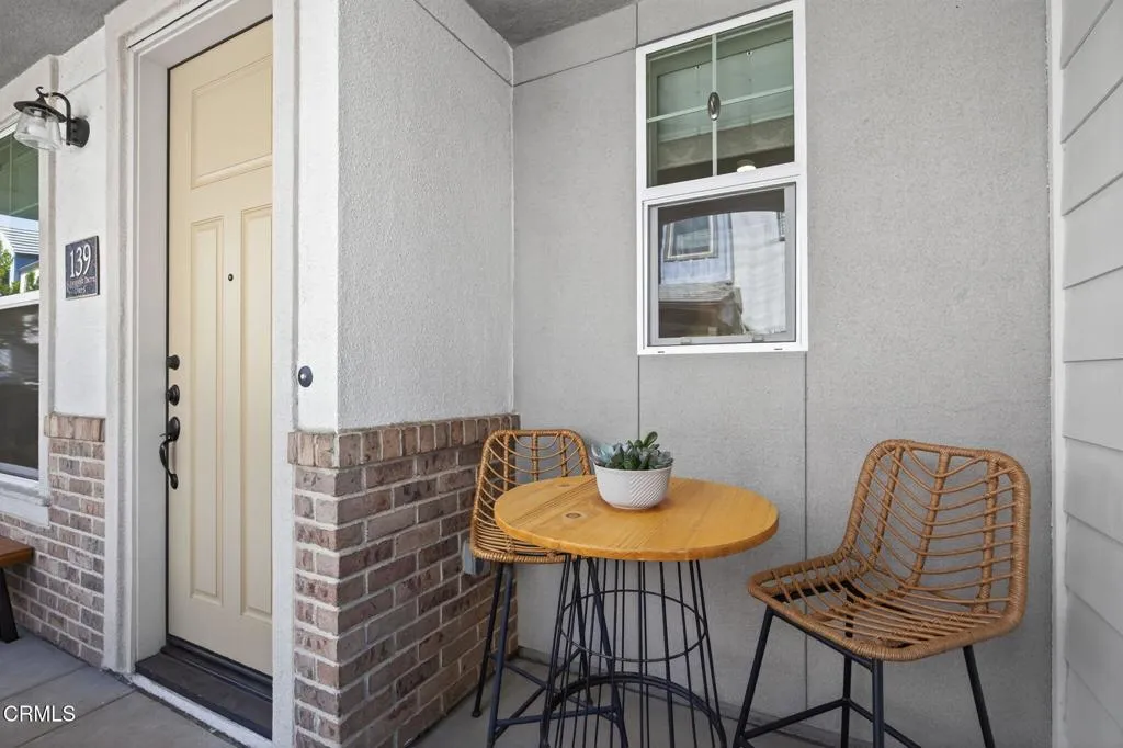 Simi Valley, California 93065, United States, 3 Bedrooms Bedrooms, ,3 BathroomsBathrooms,Residential,Pending,185569