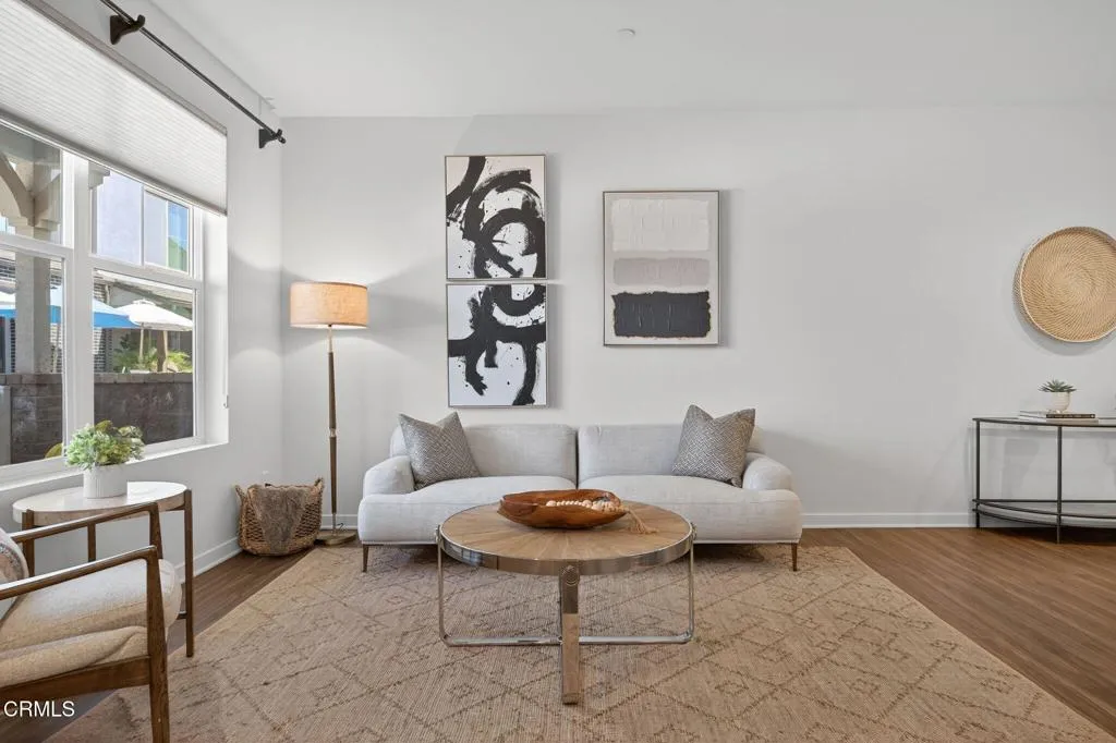 Simi Valley, California 93065, United States, 3 Bedrooms Bedrooms, ,3 BathroomsBathrooms,Residential,Pending,185569