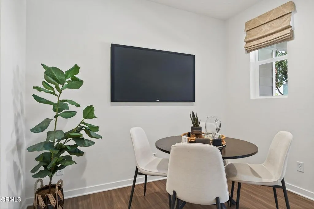 Simi Valley, California 93065, United States, 3 Bedrooms Bedrooms, ,3 BathroomsBathrooms,Residential,Pending,185569