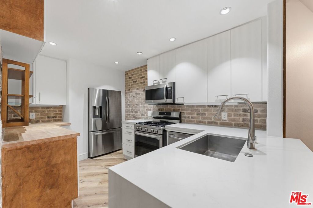1160 Granville Avenue 104