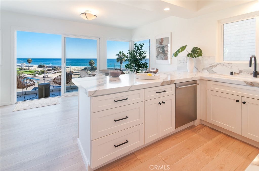251 Lower Cliff Drive 8