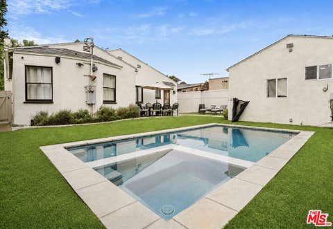 Photo of 140 S Gardner Street, Los Angeles, CA 90036 (MLS # 26875867)