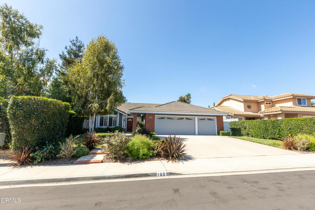 1665 Avenida Soltura