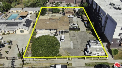 Photo of 14633 Tupper Street, Panorama City, CA 91402 (MLS # 26101699)