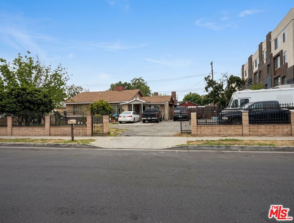 14633 Tupper Street
