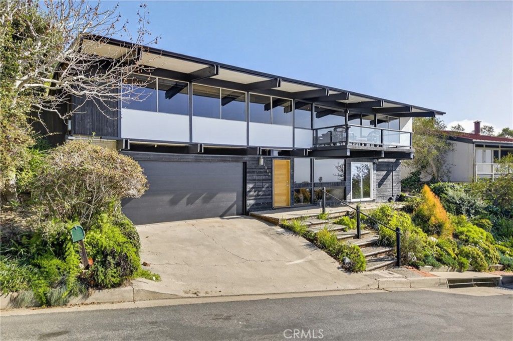 Photo of 1969 San Remo Dr, Laguna Beach, CA 92651 (MLS # SR26049470)