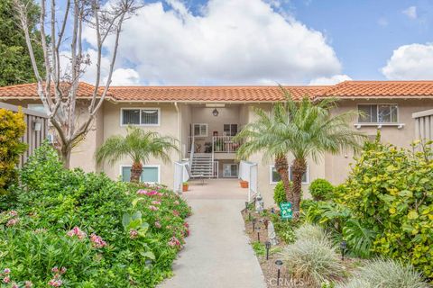 Photo of 2296 Via Puerta #N, Laguna Woods, CA 92637 (MLS # OC26101616)