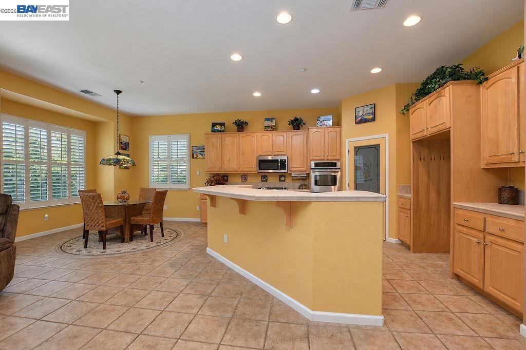 1242 Flores Way