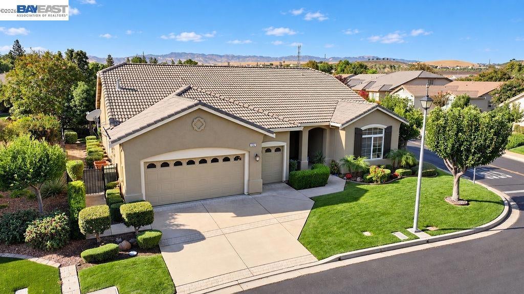 1242 Flores Way