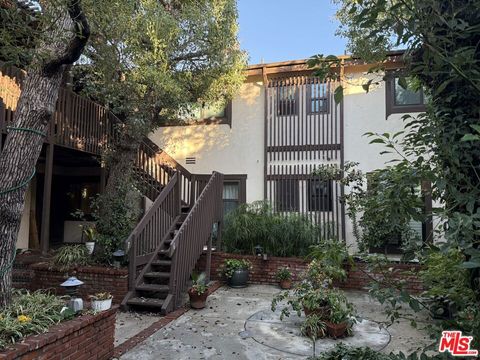 Photo of 15457 Moorpark Street #6, Sherman Oaks, CA 91403 (MLS # 25620835)