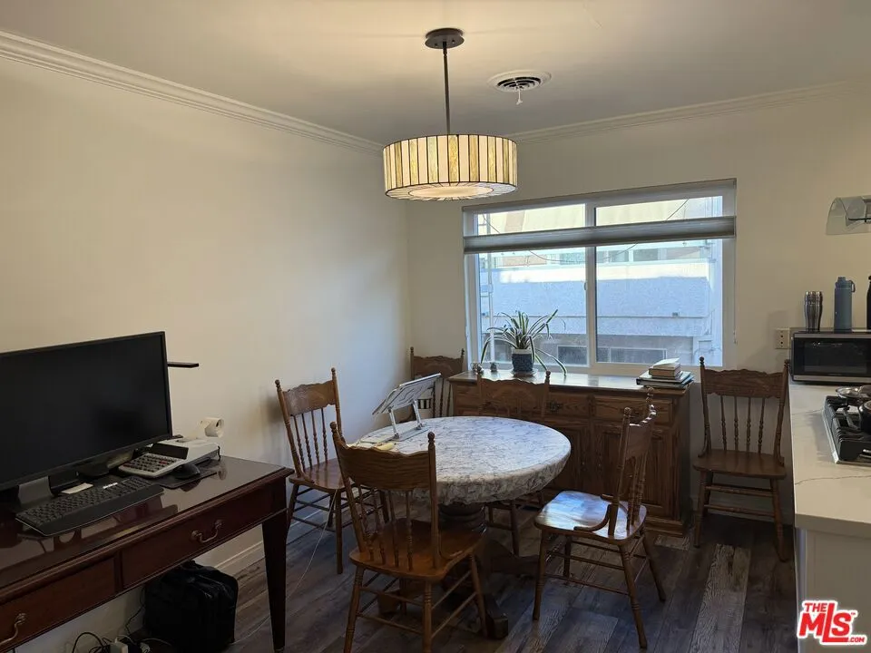 Sherman Oaks, California 91403, United States, 2 Bedrooms Bedrooms, ,2 BathroomsBathrooms,Residential,Active,249596